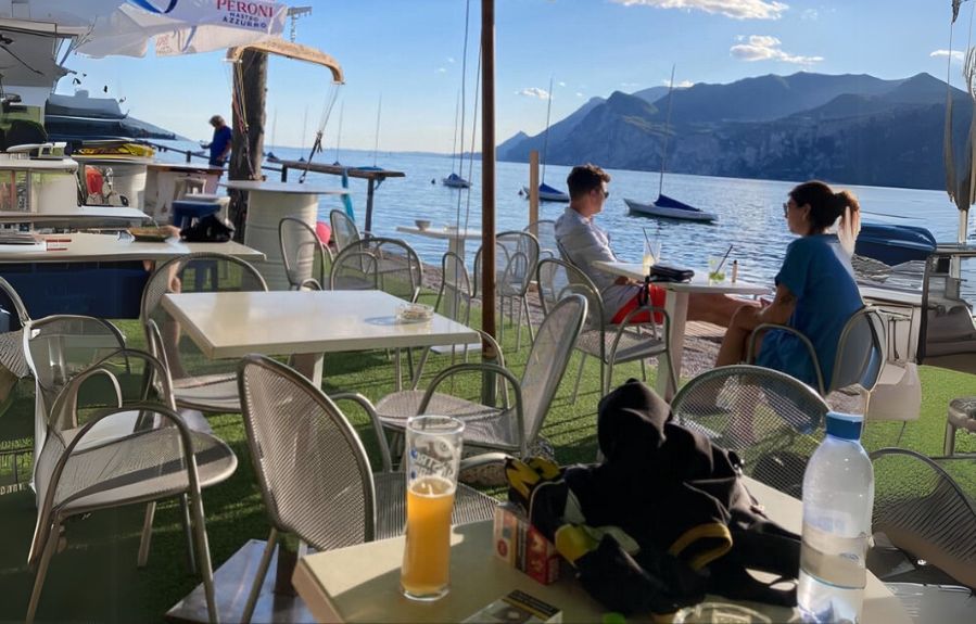 h-8 bar atterraggio parapendio malcesine.jpg